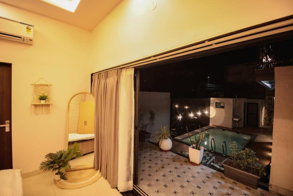 Saiba Outhouse- 4 Bed Room- Pool- Theatre- Partyhall- Garden & Terrace Sitting Area Jaipur Exterior foto